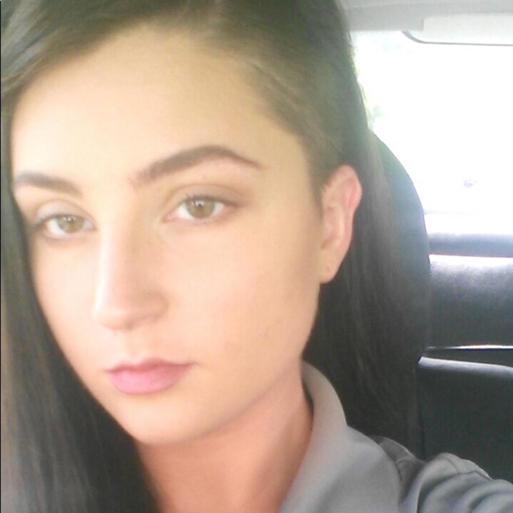 Meet your Posher, Teaira